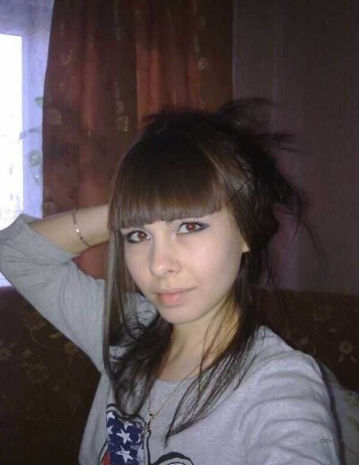 Интимные снимки привлекательной темноволосой девушки