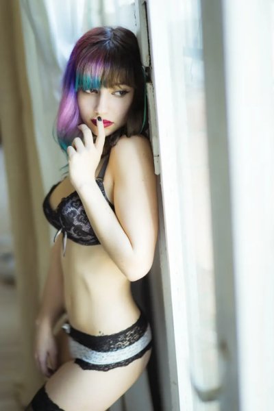 Фото горячей красотки с откровенными прелестями: сексуальные кадры для взрослых