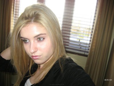 Сексуальные снимки юной ученицы, демонстрирующие ее приватную сторону, в вызывающих позах