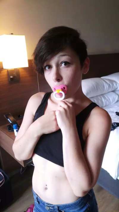 Молодая мамка обожает сперму в лицо: вызывающие кадры для взрослых