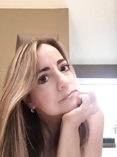 Супруга мастурбирует и делает минет перед камерой