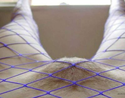 Сексуальные снимки девушки с дырочками