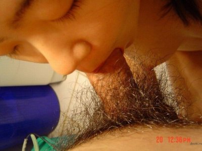 Милая японка делает приятное своему парню