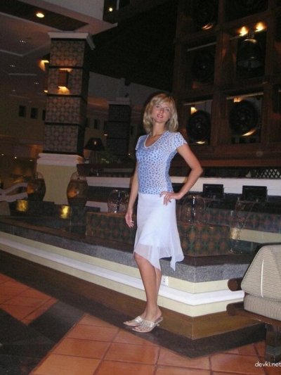 Девушка мастурбирует пальчиками: горячее шоу для взрослых