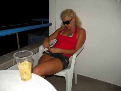 Развратница на веранде: горячие игры взрослых