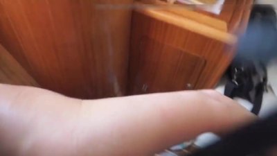 Зрелая жена удовлетворяет мужа минетом на яхте, а он кончает ей в рот, полный экстаз!