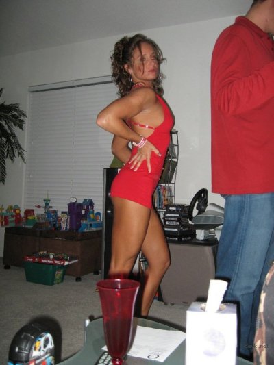 Групповое порно с милфой из семьи — это интересно!