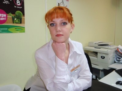 Сексуальные снимки огненной бестии в уютной обстановке