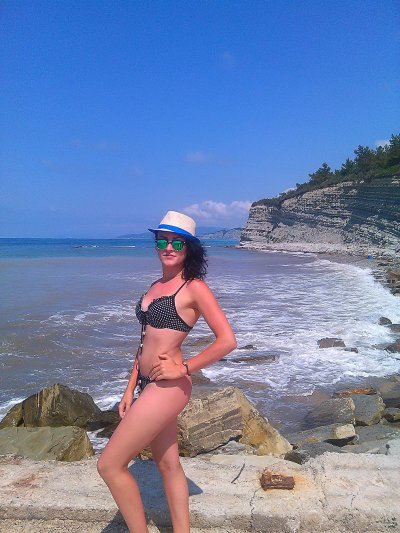 Девушка сосет мужской член - самое горячее видео!