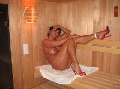 Опытная дама в бане: горячие приключения