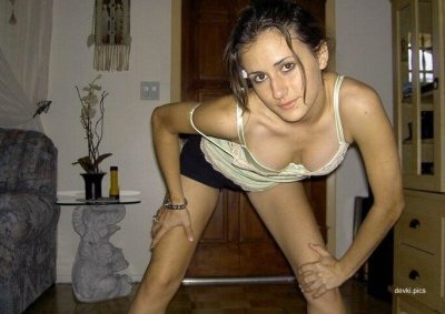 Интимные снимки молодой красотки в домашней обстановке