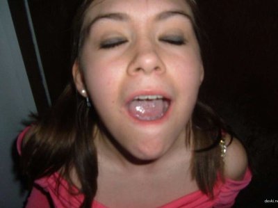 Отпустил удовольствие в её ротик, как же это горячо!