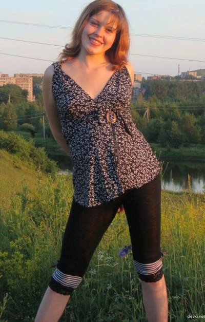 Сексуальное видео с молодой красоткой в домашних условиях