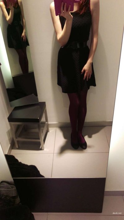 Девушка показала бюст в примерочной: неожиданный стриптиз!