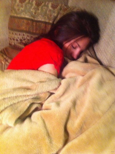 Горячая красотка с пышным декольте