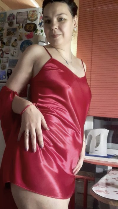 Развратная милфа в откровенных фото с пышной грудью