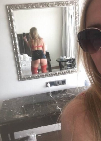 Соблазнительные фото блондинки в очках для взрослых