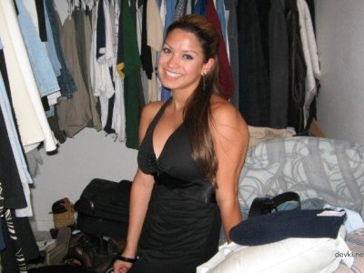 Привлекательная девушка с выдающейся грудью