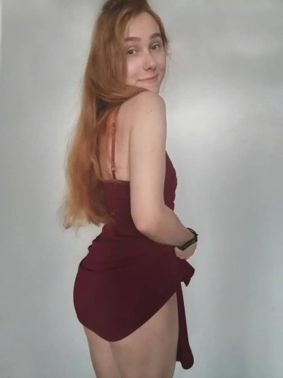 Соблазнительная рыжая красотка Анастасия демонстрирует свои прелести