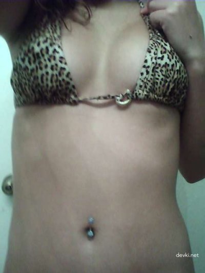 Нежная эротика с обворожительной брюнеткой, которая вас заведет!