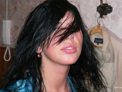 Шаловливая красотка с влажной киской - горячее видео! 🔥