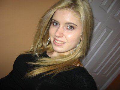 Блондинка без одежды обрабатывает пенис - горячее видео