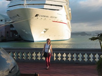 Очаровательная девушка радует мужа незабываемым оральным удовольствием