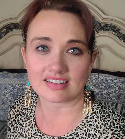 Сексуальная красотка показывает свое безупречное тело на интимных фото