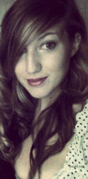 Показала киску и возбудила до предела!