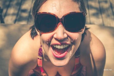 Конча на мордашках красоток