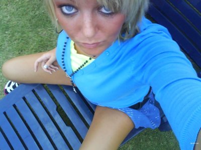 Развратная шмара с камерой: откровенные снимки!