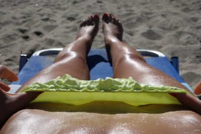 Красотка делает минет горячему парню