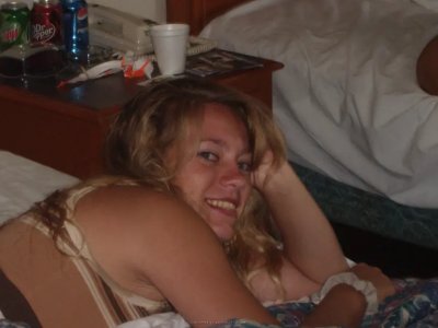 Сладкое фото сочной блонди, увлекающейся задним проходом