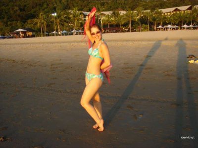 Шпионит за киской, пока подружка спит