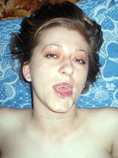 Шлюха обожает ебаться и отсасывать хуи