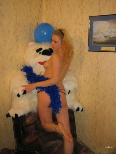 Сексуальные снимки молодой ученицы на камеру