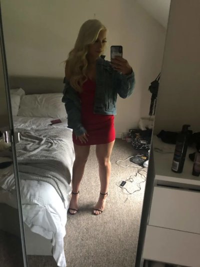 Сексапильная белокурая показала свои аппетитные формы