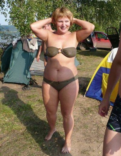 Развратная дамочка обожает снимать себя без одежды