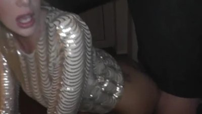 Незабываемое любительское порно: парень кончает внутрь киски девушки, заполняя ее спермой