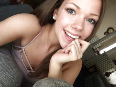 Красотка наслаждается оральным сексом и принимает твердые пенисы в свою тесную дырочку