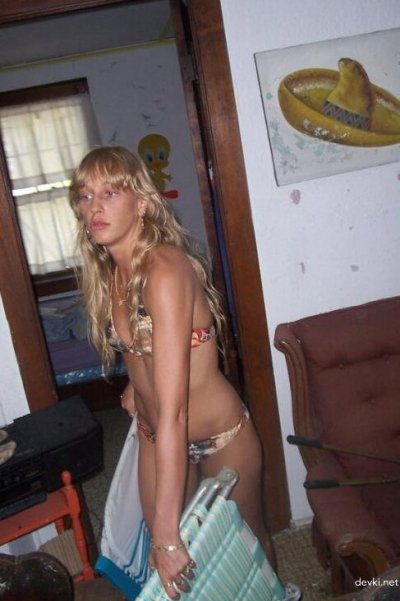 Бухая крошка облизывает стояк