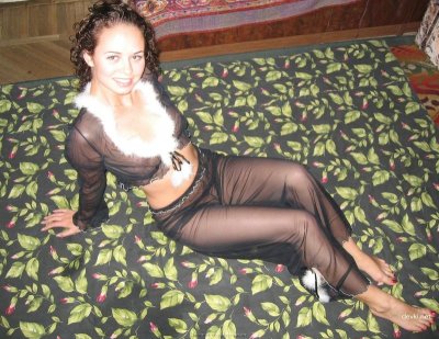 Пышногрудая красотка показала интимное место