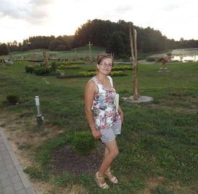 Развратная красотка с кустистой мошонкой готова к горячему интиму