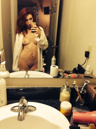 Развратные красотки демонстрируют свои попки