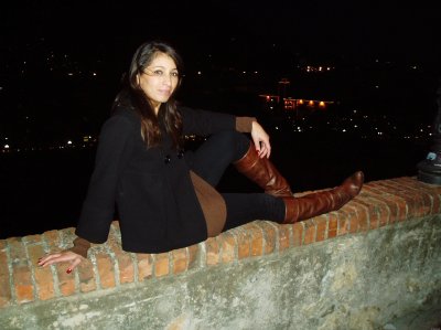 Милашка с отличной попкой обожает групповой секс