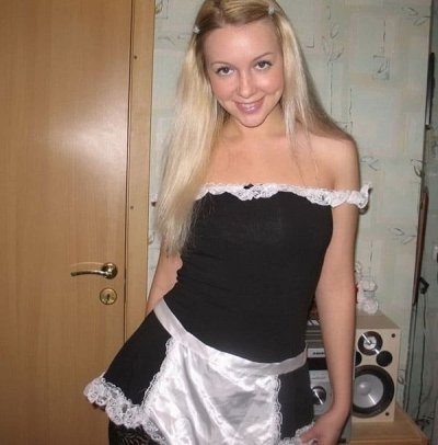 Блондинка наслаждается анальными бусами - кайфово!