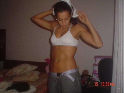 Красотка удовлетворяет себя овощем