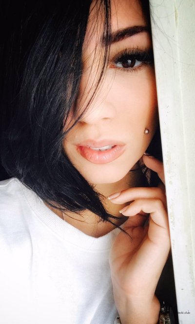 Фото соблазнительной шатенки: интимная коллекция.