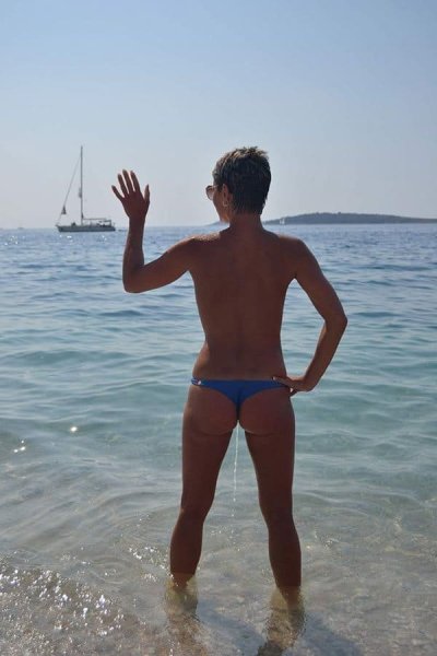 Девчонки ссыт сквозь трусики - жаркое шоу!