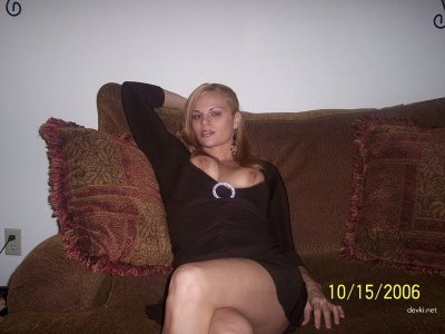 Соблазнил чужую леди на стриптиз, угостил алкоголем